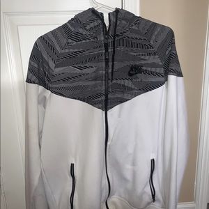 Nike Black and White Patterned Nike Jacket/Sweater